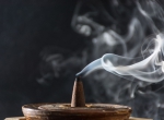 Nên dùng hương gì để thắp trên bàn thờ gia tiên?