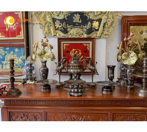 Bàn thờ gia tiên đẹp cùng bộ đỉnh đồng ngũ sắc cao cấp