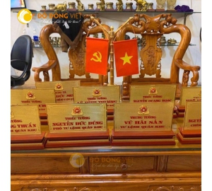  Biển chức danh bằng đồng để bàn làm việc