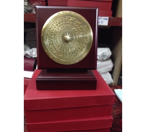 Biểu trưng mặt đĩa đồng đúc làm quà tặng, giá bán biểu trưng đĩa đồng