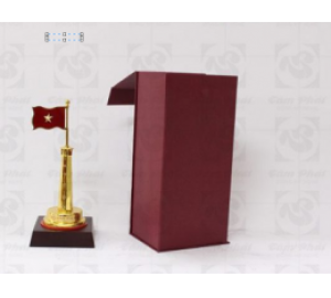 CỘT CỜ BẰNG ĐỒNG MẠ VÀNG ĐỂ BÀN LÀM VIỆC