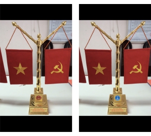 Cột cờ để bàn mạ vàng 24k, giá bán cột cờ để bàn treo 2 cờ