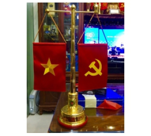 Cột cờ mạ vàng làm quà tặng để bàn làm việc sếp