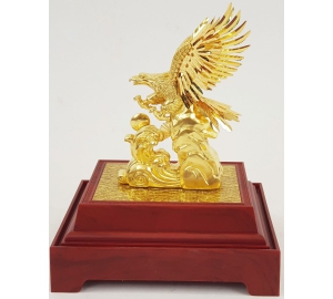 Tượng đại bàng tung cánh dát vàng 24k