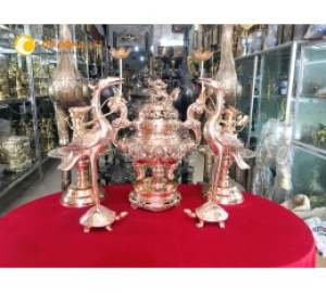 Đỉnh đồng đỏ đúc nổi song long trầu nguyệt