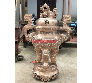 Đỉnh thờ bằng đồng đỏ chạm nổi song long chầu nguyệt