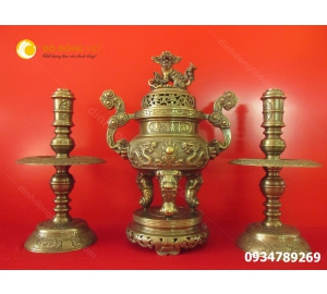 Đỉnh thờ cúng bằng đồng hun màu cao 65cm Tam sự Đỉnh, Nến