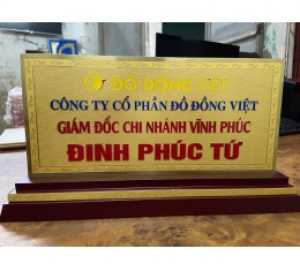 Đồ đồng Việt chế tác biển chức danh bằng đồng theo yêu cầu