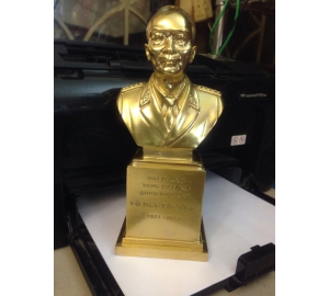 Đồ đồng Việt đúc tượng đại tướng Võ Nguyên Giáp bằng đồng theo yêu cầu