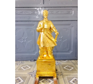 Đồ đồng Việt đúc tượng Trần Quốc Tuấn mạ vàng theo yêu cầu