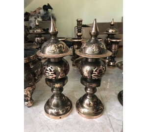 Đôi đèn đồng thờ cúng bằng đồng đỏ cạo màu, giá bán đèn đồng điện