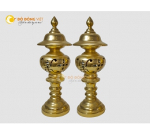 Đôi đèn đồng thờ cúng chất liệu bằng đồng đỏ