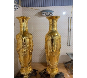 Đôi lọ lục bình bằng đồng mạ vàng đẹp tinh xảo từng chi tiết