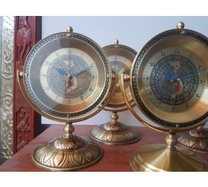 Đồng hồ bằng đồng mặt trống đồng để bàn