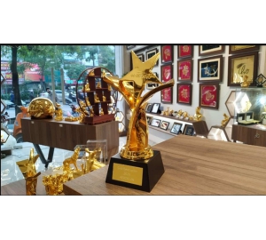 Đúc cúp đồng theo yêu cầu tại cơ sở Đồ đồng Việt