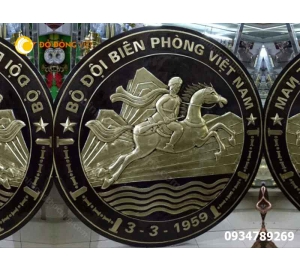 Đúc huy hiệu quân đôi theo yêu cầu giá rẻ