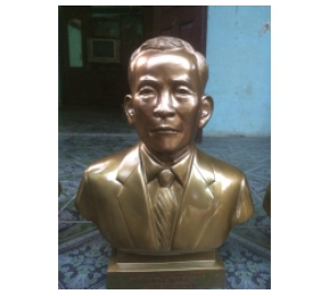 Đúc tượng chân dung cụ ông theo ảnh