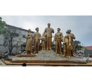 Đúc tượng đài Chủ tịch Hồ Chí Minh với nhân dân Quảng Bình bằng đồng đỏ
