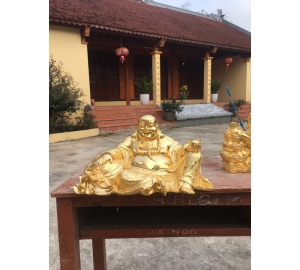 Đúc tượng Di Lặc mạ vàng tại cơ sở Đồ đồng Việt