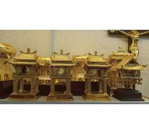 Khuê Văn Các bằng đồng mạ vàng làm quà tặng đối tác nước ngoài