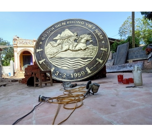 Logo bộ đội biên phòng bằng đồng cao 1m8