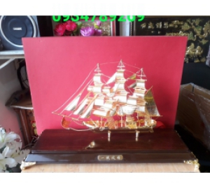 Mô hình quà tặng thuyền buồm mạ vàng đẹp , quà tặng sếp