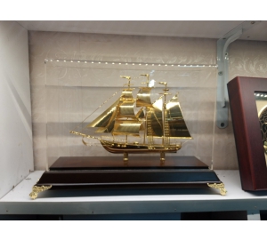 Mô hình thuyền buồm mạ vàng 24k- quà tặng doanh nghiệp cao cấp