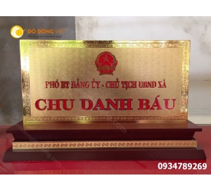 Nhận làm  biển hiệu chức danh bằng đồng