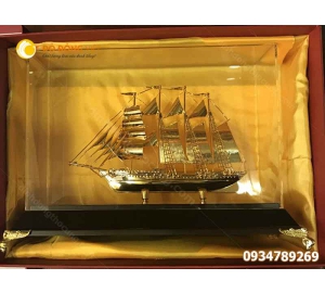 Thuyền buồm quà tặng mạ vàng