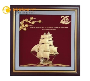 Tranh thuyền buồm mạ vàng