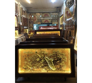 Tranh Tứ Quý Như Xuân đẹp bằng đồng vàng khung gỗ đèn led