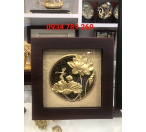 Tranh hoa sen chuồn chuồn vàng lá 24k đẹp tinh xảo từng chi tiết