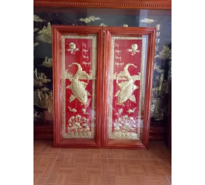 Giá bán đôi tranh lý ngư vọng nguyệt bằng đồng vàng nền đỏ