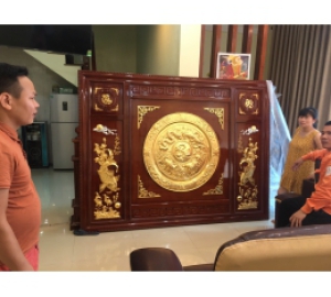 Tranh mâm đồng chữ Phúc kết hợp Lý ngư vọng nguyệt mạ vàng đẹp tinh xảo