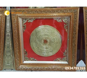 Tranh mặt trống đồng gò bằng đồng vàng