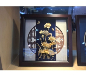 Tranh sen 3D bằng đồng dát vàng 24k