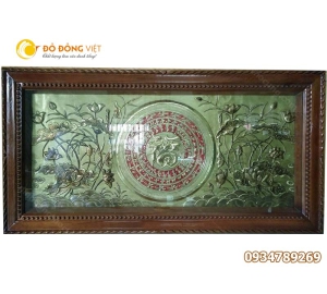 Tranh Sen mặt trống đồng chạm chữ phúc