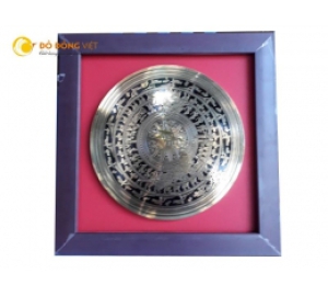 Tranh trống đồng ăn mòn bản đồ Việt Nam