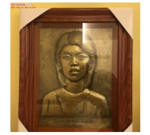 TRANH VÕ THỊ SÁU BẰNG ĐỒNG KT: 40X60CM