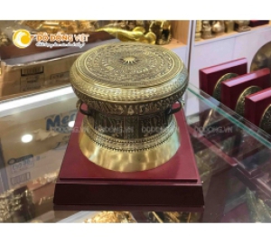 Trống đồng Ngọc Lũ thu nhỏ làm quà tặng lưu niệm