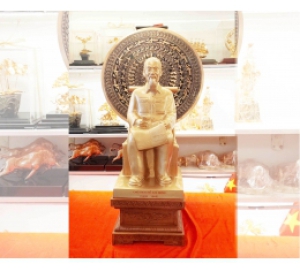 Tượng bác Hồ Bằng Đồng Ngồi ghế đọc báo