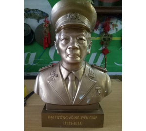 TƯỢNG ĐỒNG VÕ NGUYÊN GIÁP 3