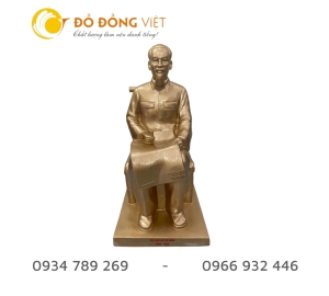 Tượng Bác Hồ Ngồi Đọc Báo Bằng Đồng Đỏ