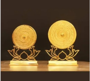 QUÀ TẶNG MẶT TRỐNG ĐỒNG VÀNG ĐỂ BÀN 