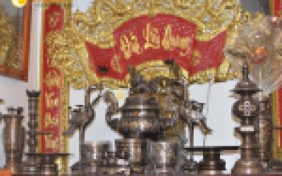 Chi tiết bộ đồ thờ khảm ngũ sắc tam sự rồng chầu nguyệt đẹp tinh xảo