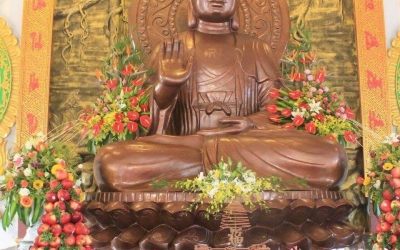 Có nên đặt tiền lẻ khi đi lễ chùa