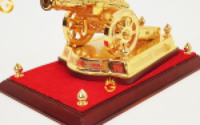 Mô hình Pháo Thần Công bằng đồng mạ vàng 24k