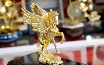 Cách trưng bày tượng ngựa có cánh mạ vàng 24k đúng phong thủy nhất